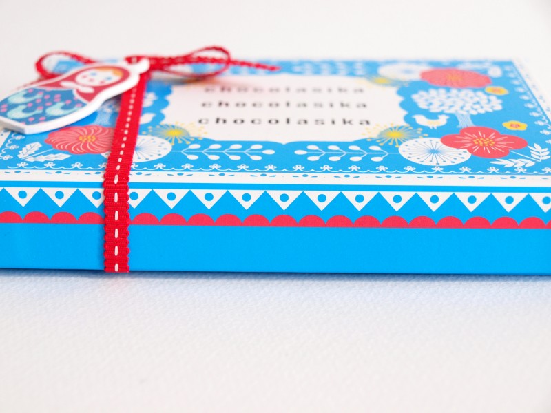 メリーチョコレートのバレンタインチョコ「ショコラーシカ」2015年パッケージ