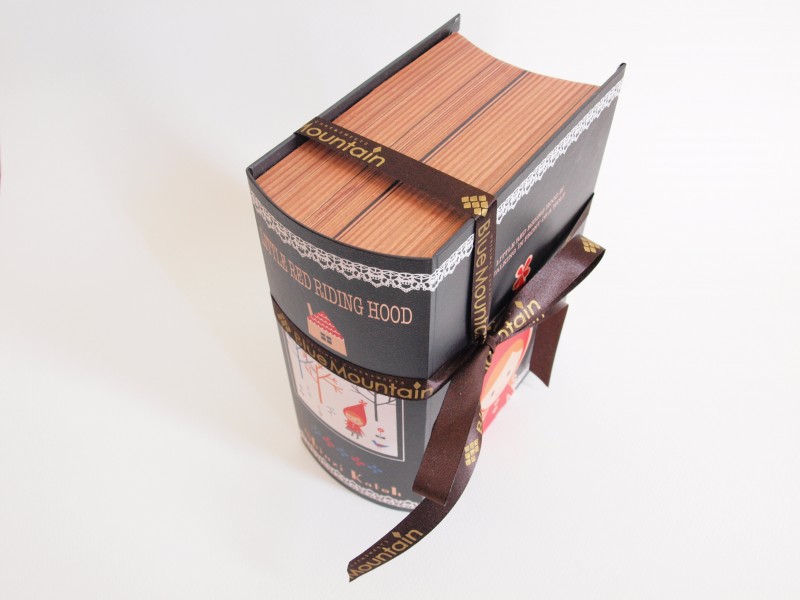 BlueMountain(ぶるうまうんてん)の本型パッケージのお菓子