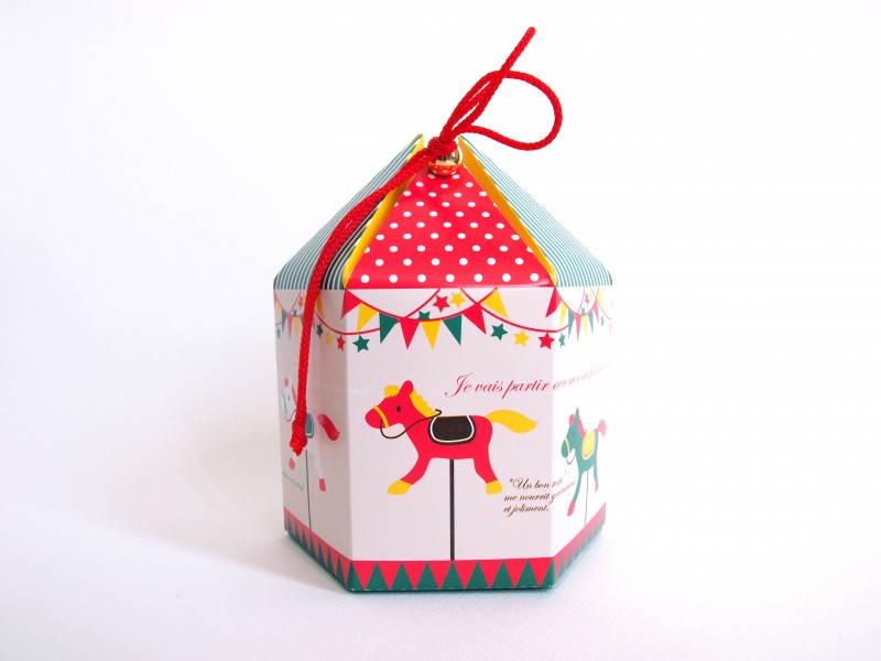 霧笛楼（むてきろう）のメリーゴーランド型パッケージのお菓子