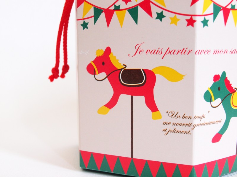 霧笛楼(むてきろう)のメリーゴーランド型パッケージのお菓子