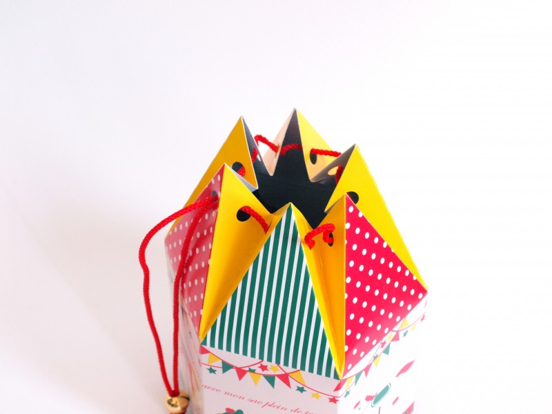 霧笛楼(むてきろう)のメリーゴーランド型パッケージのお菓子