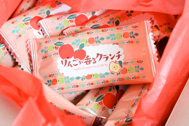長野のおみやげ「りんごが香るクランチ」