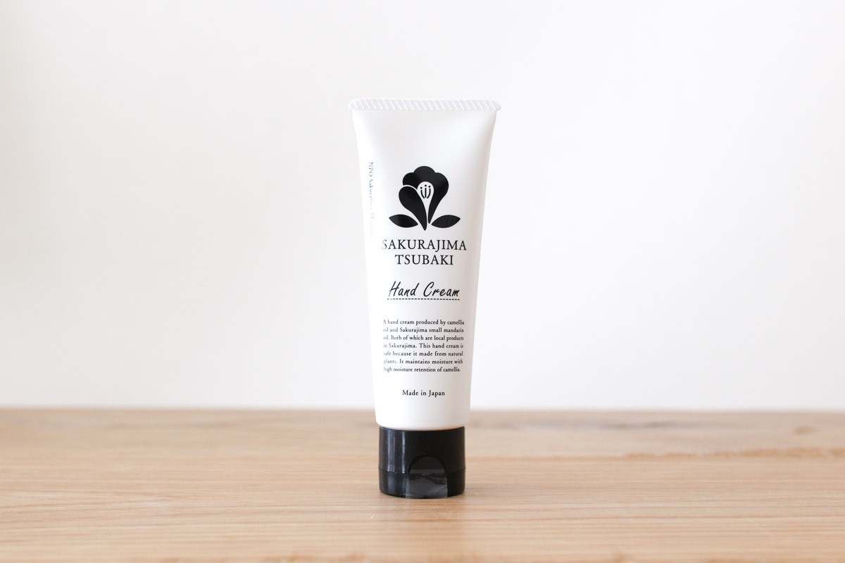 桜島ミュージアムショップ「桜島つばきハンドクリーム」