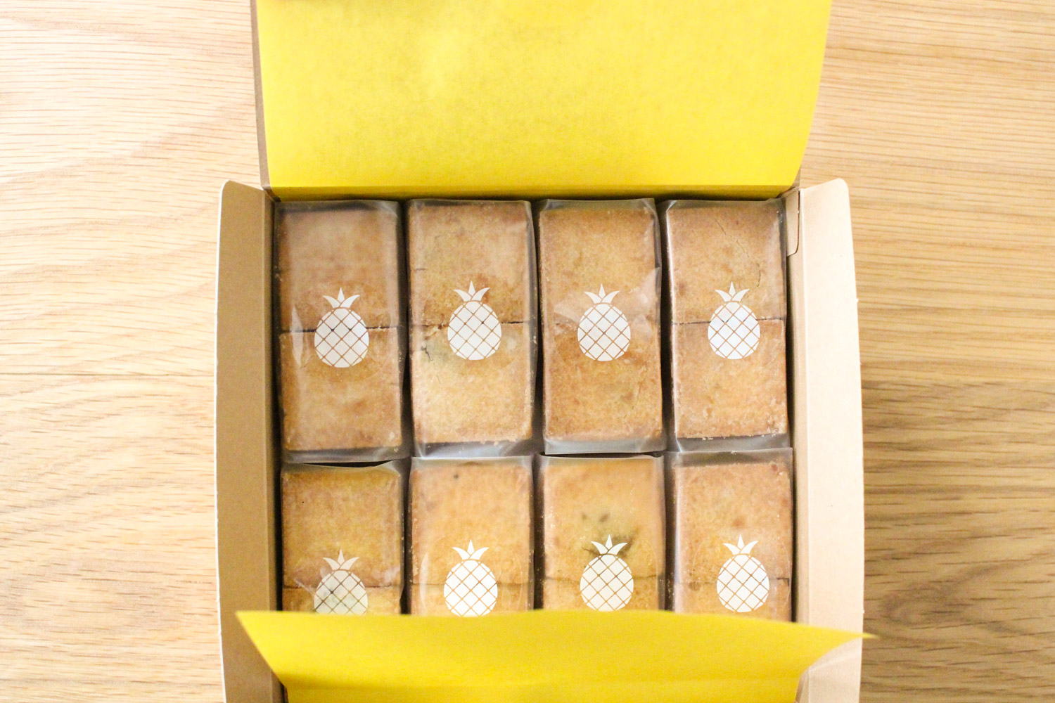 カヌレ堂のパイナップルケーキ