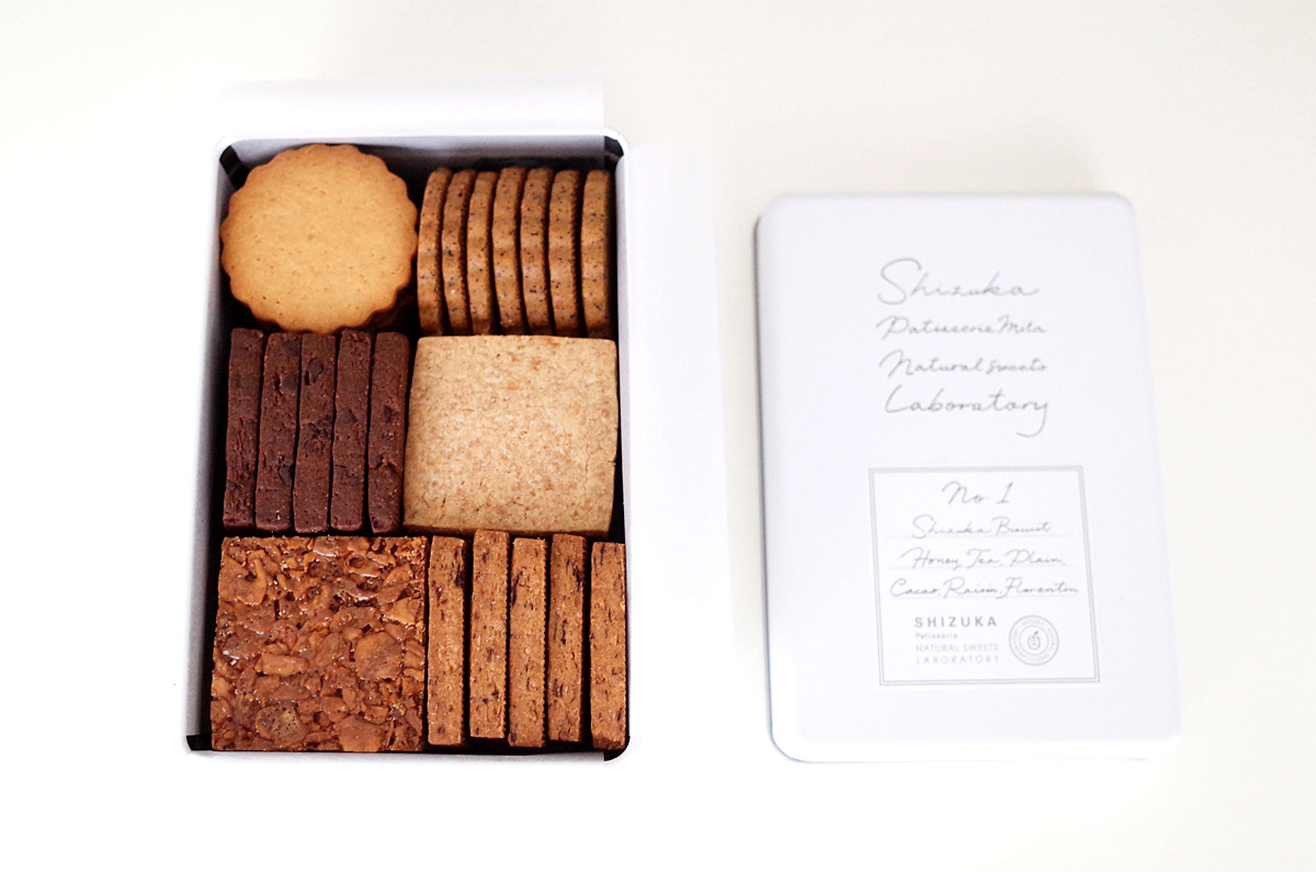 シヅカ洋菓子店のクッキー缶〈No.1 SHIZUKA BISCUIT〉