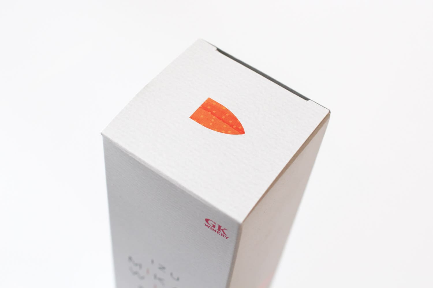 御殿場高原ワイン〈伊豆みかんワイン甘口〉の化粧箱の上側